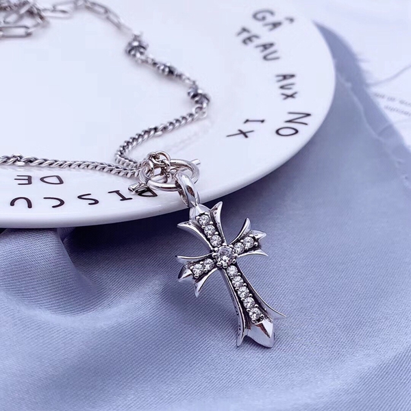 クロムハーツアクセサリー側面デザイン